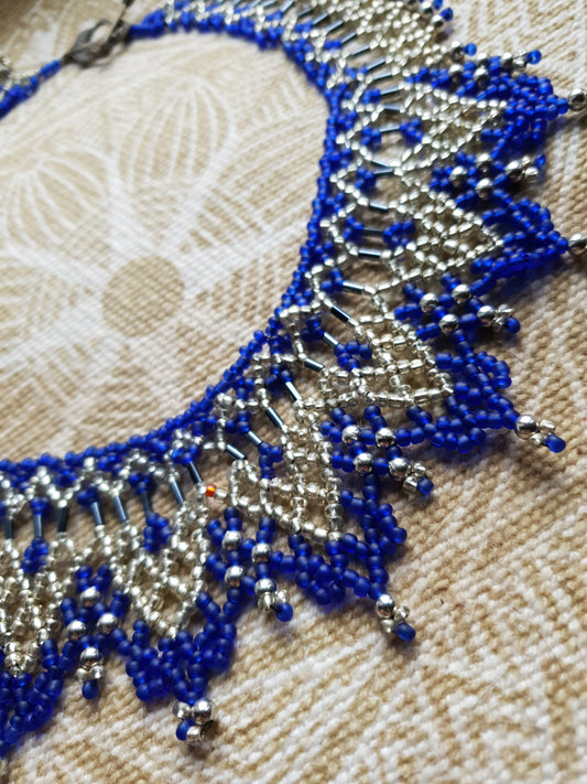ogrlica od staklenih perlica - tradicijski nakit - plavo srebrno