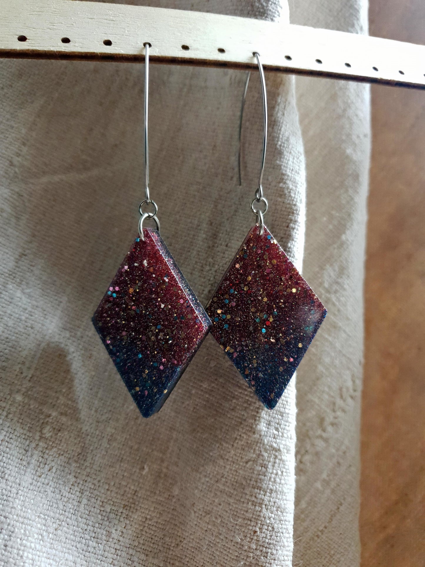 romb galaksija epoxy naušnice