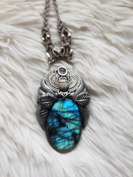 plavi labradorit scarab privjesak - khepri