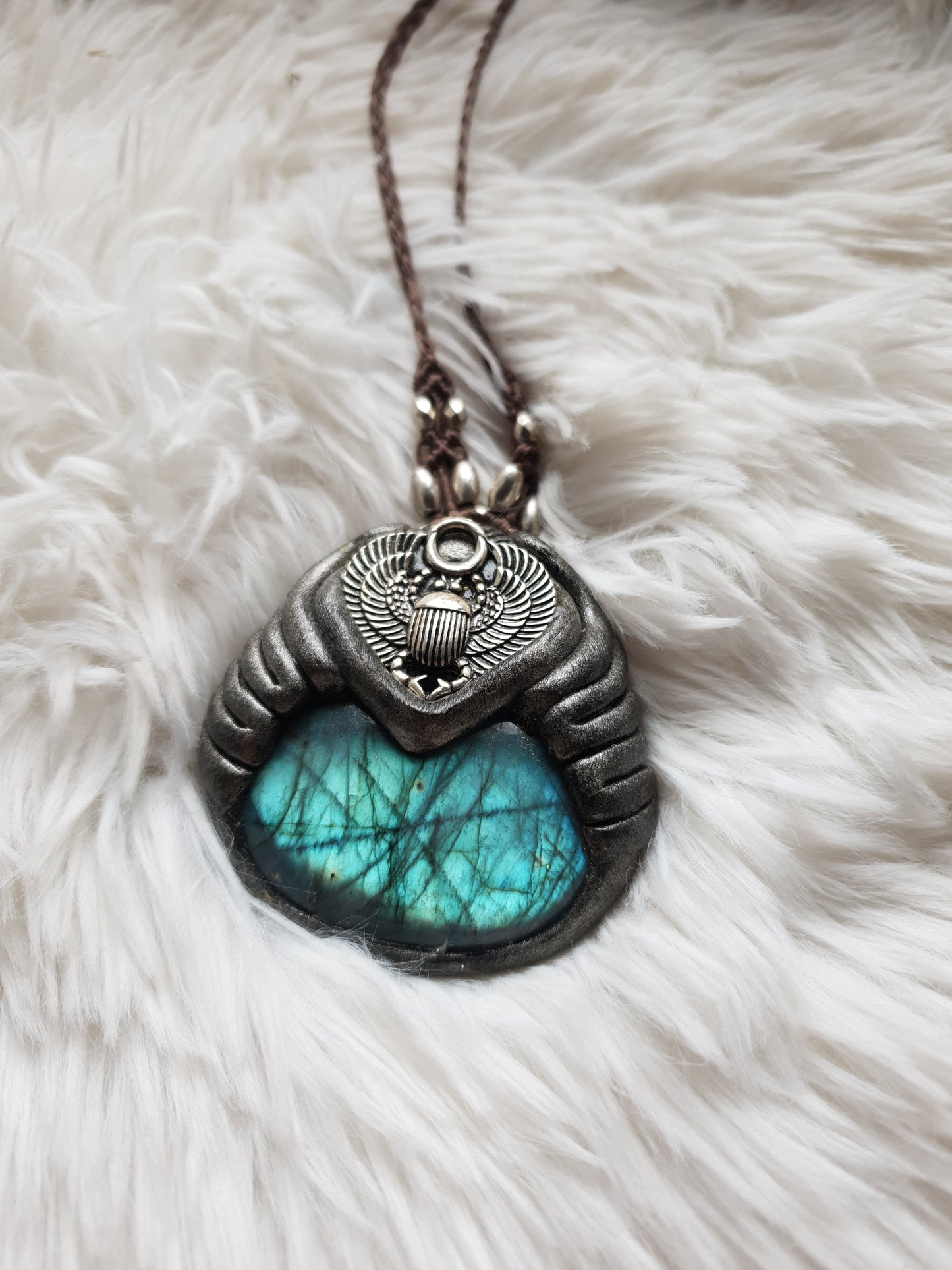 plavo zeleni labradorit skarabej privjesak - khepri