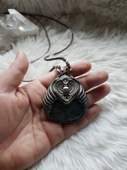 plavo zeleni labradorit skarabej privjesak - khepri