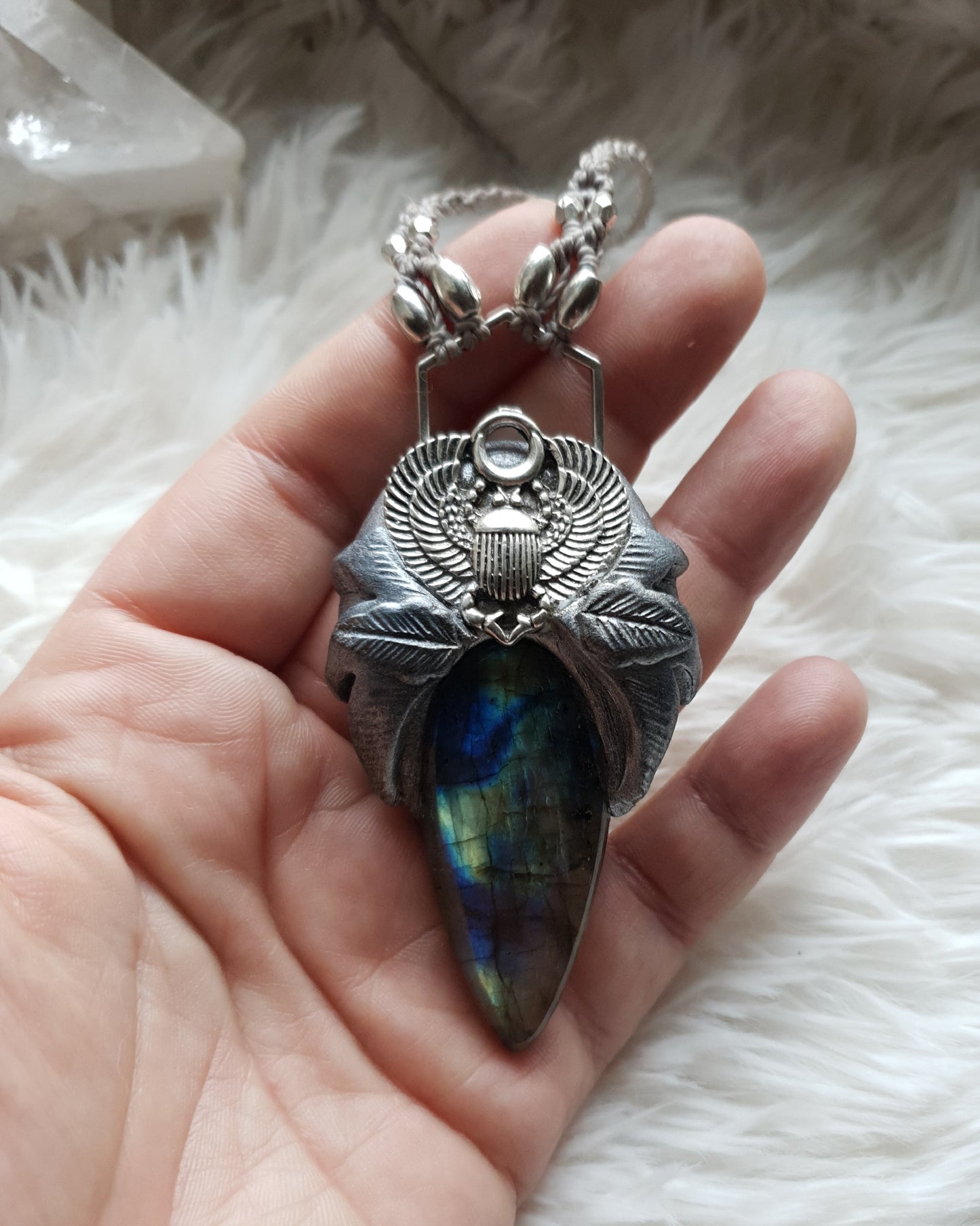 plavo zeleni labradorit skarabej privjesak - khepri