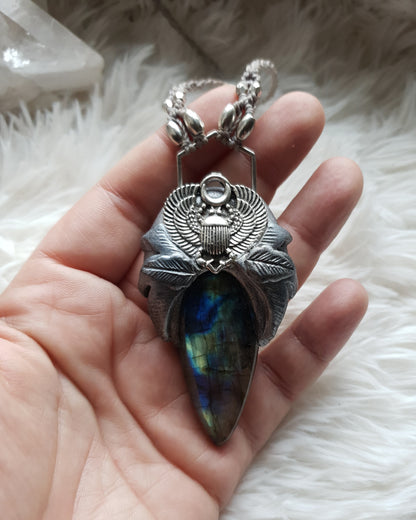 plavo zeleni labradorit skarabej privjesak - khepri