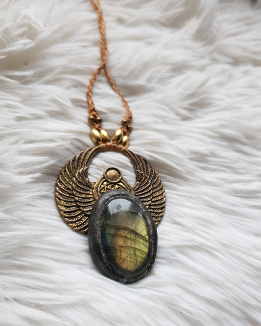 naranđasto zlatni labradorit skarabej privjesak - khepri