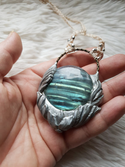 nebesko plava labradorit ogrlica