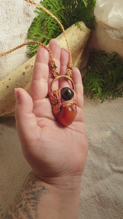 granat i karneol privjesak